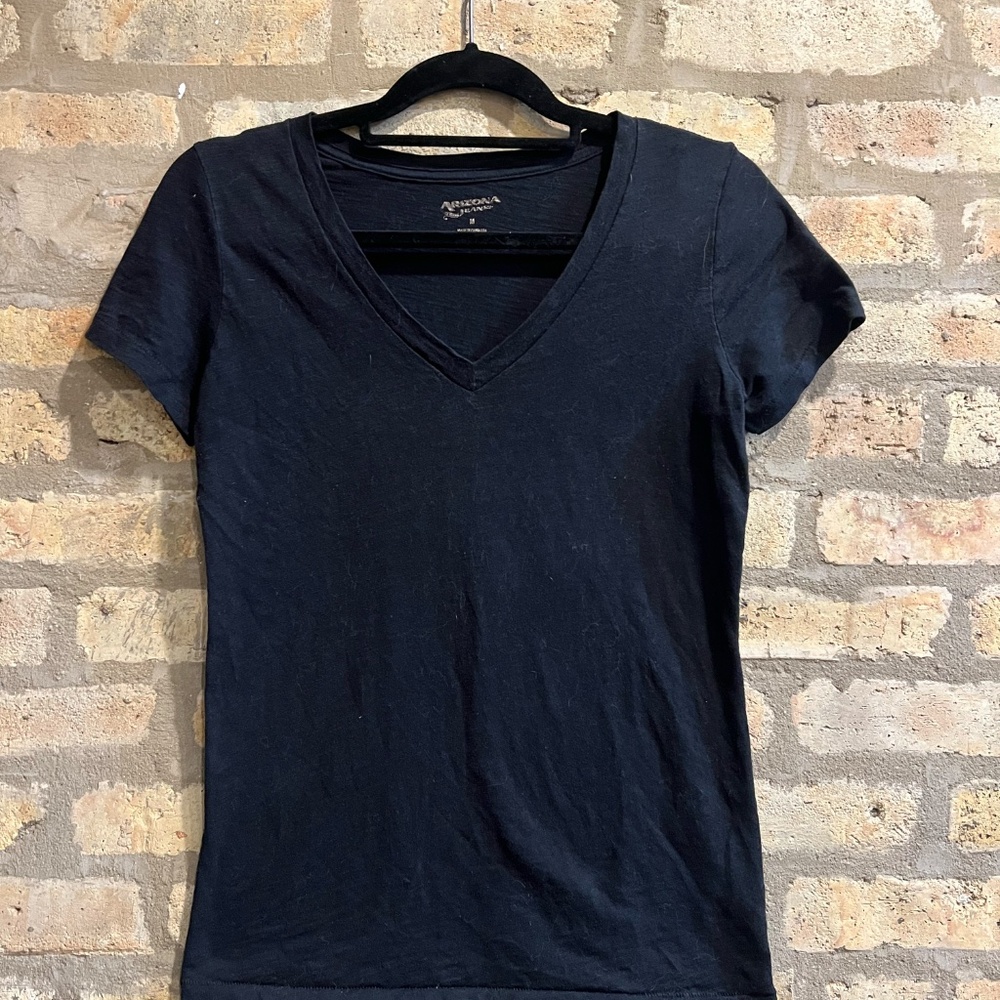 Classic & Comfortable Black V-Neck T-Shirt - Arizona Jean Co. (Size Medium)